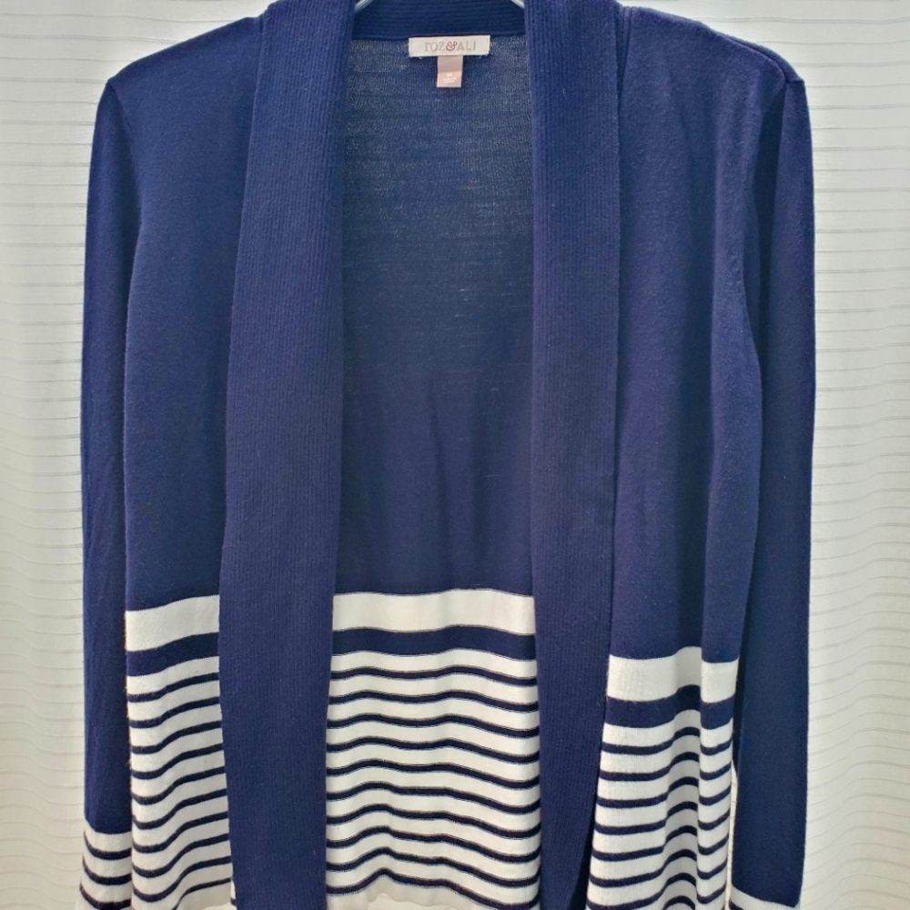 roz & ALI: med. navy with lower part striped with white